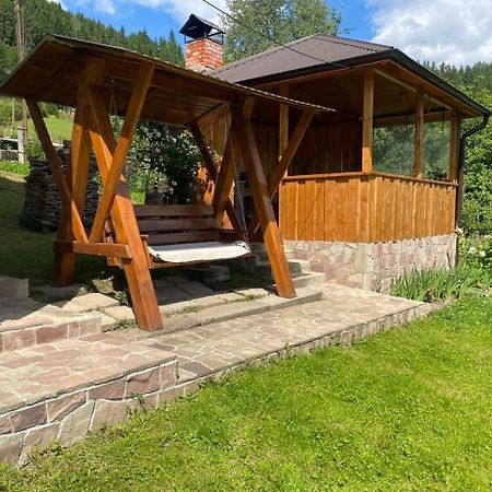 Underhills House Leilighet Jaremtsje Eksteriør bilde