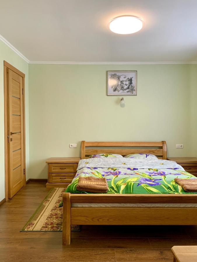 Underhills House Leilighet Jaremtsje Eksteriør bilde
